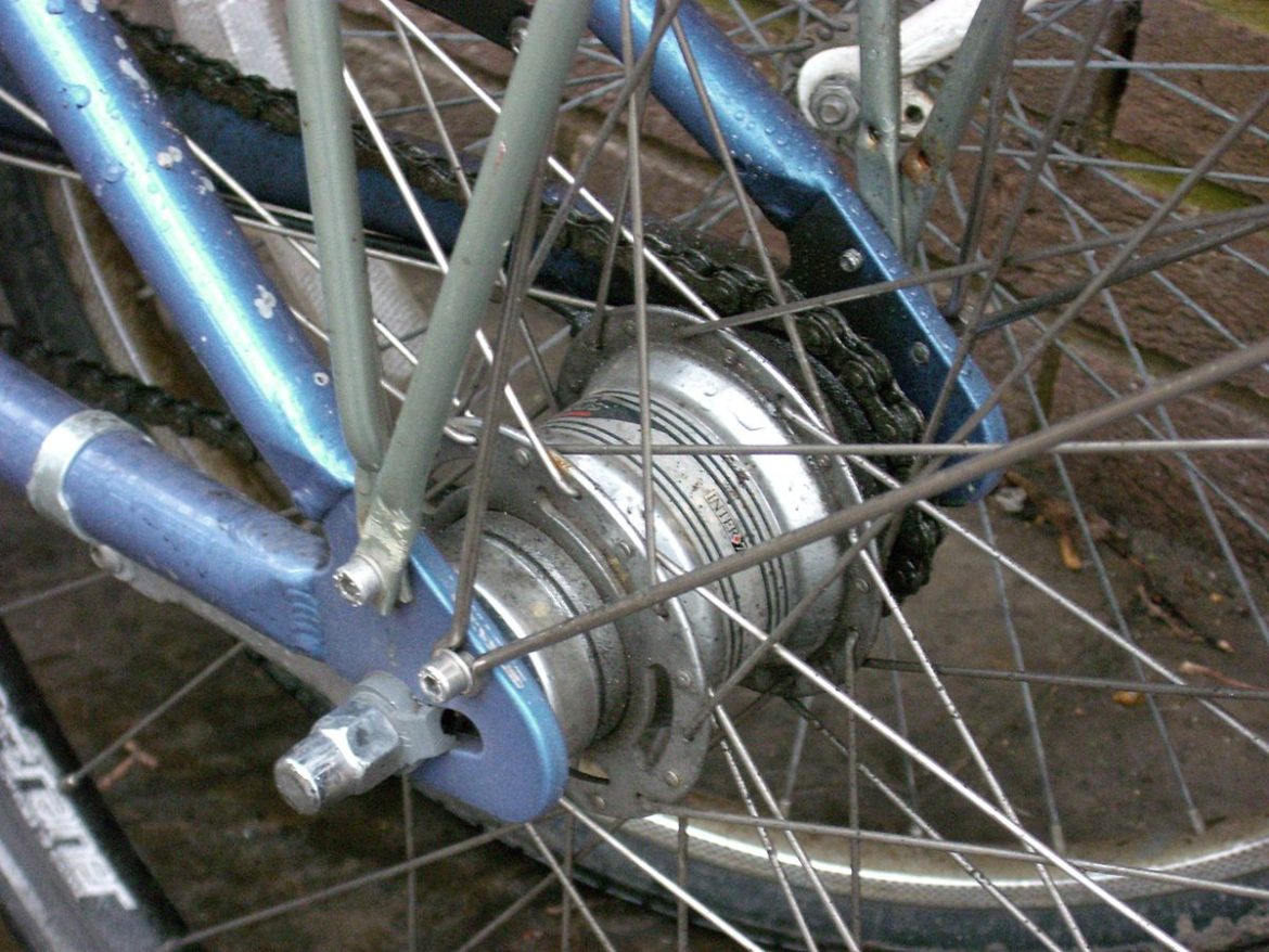 Thru Axle Vs Quick Release Differences and Pros and Cons Where The Road Forks