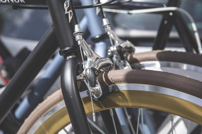 Disc Brakes Vs Rim Brakes Differences and Pros and Cons Where The