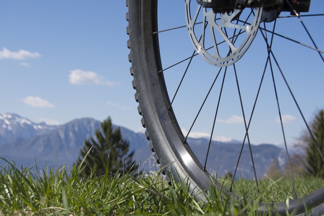 Carbon Vs Aluminum Wheels Pros and Cons Where The Road Forks
